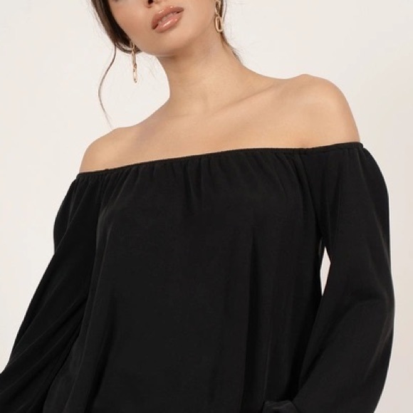 Flowy off the should black top - Picture 1 of 9